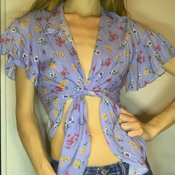 Floral button up, TopShop. - Picture 2 of 3